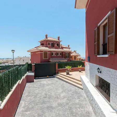 Terra-cotta Holiday home